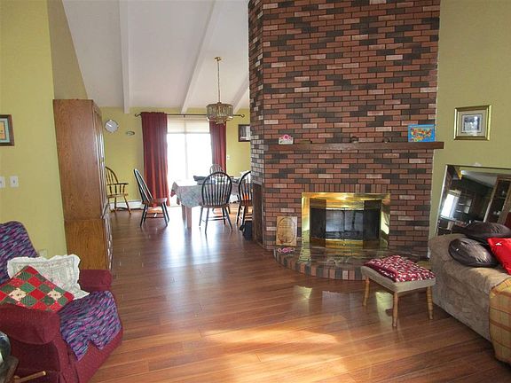 3rd image of 913 Loueda St
