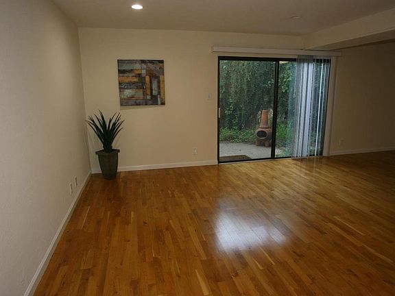 2nd image of 463 W Meadow Dr