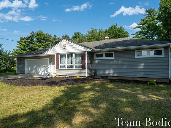 2nd image of 395 E Maple St