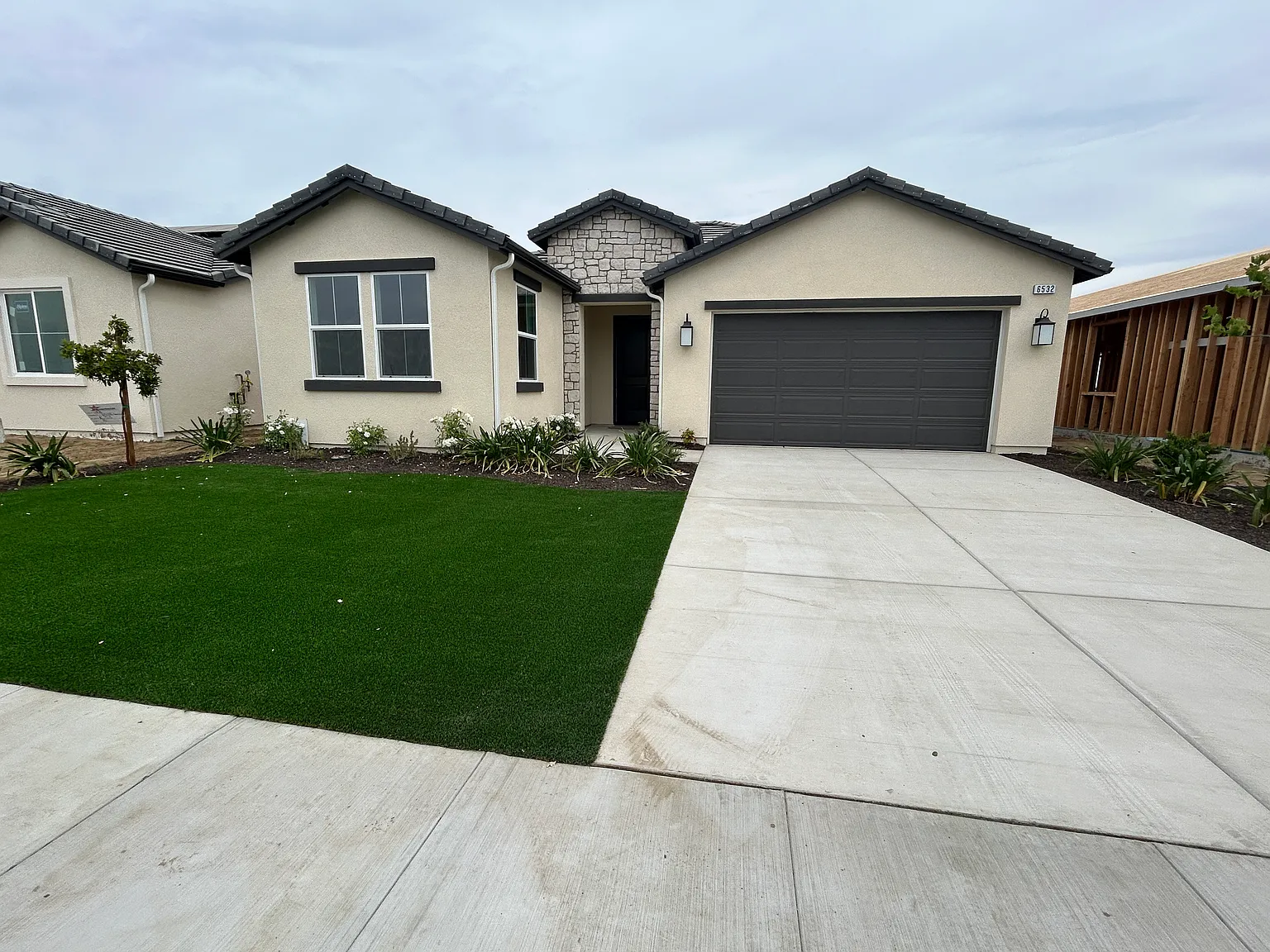4 bed, 1869 sqft, $2,800 — Photo 1