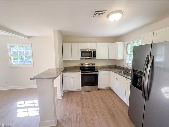 4th image of 801 Daleview Ct
