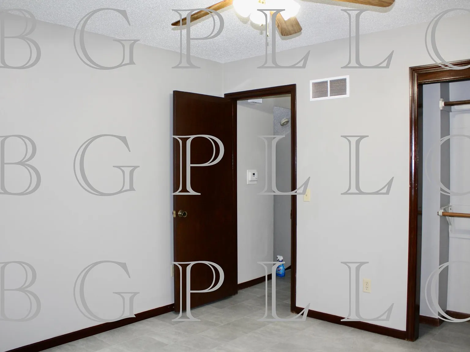 2 bed, 1000 sqft, $1,525 — Photo 4