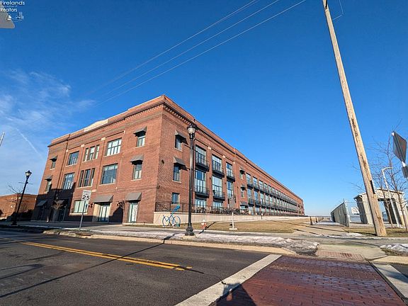 2nd image of 401 W Shoreline Dr Unit 307