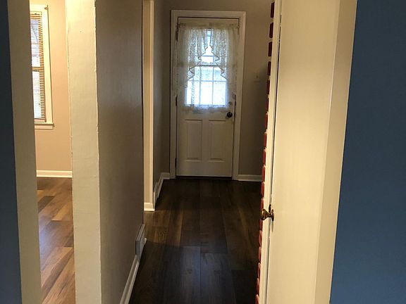 4th image of 908 Burley Ave