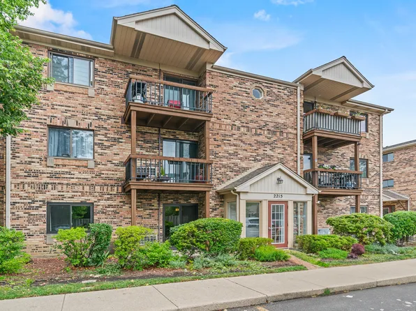 2215 Nichols Rd APT B, Arlington Heights, IL 60004