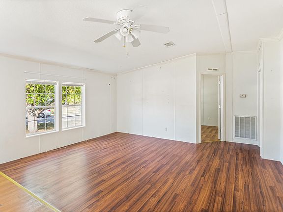 4th image of 281 Vintage Oak Cir