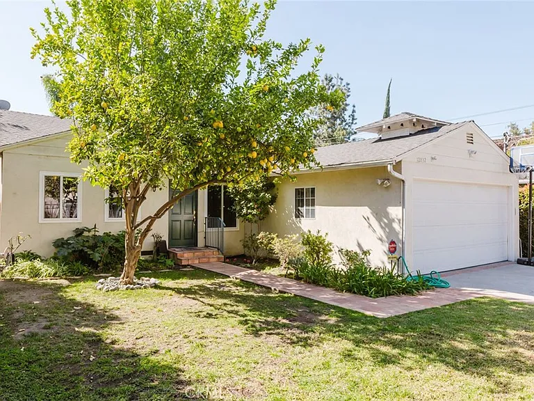 12832 Kling St — Photo 1