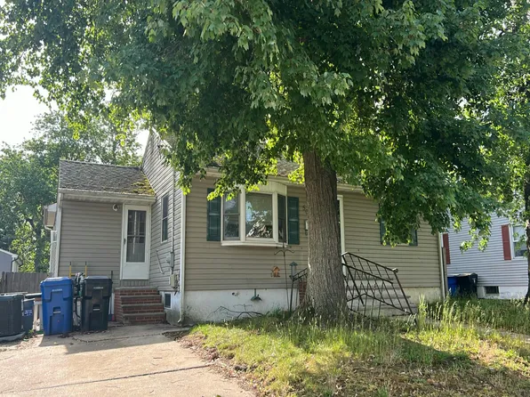507 Clinton Ave, Belford, NJ 07718