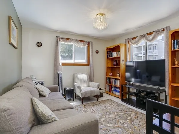 10 Greenbrook Rd, Hyde Park, MA 02136