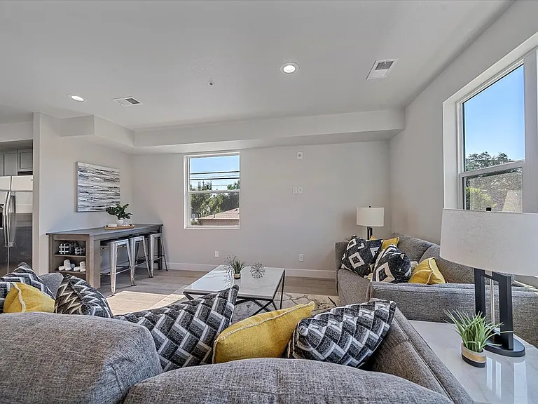 1320 Benton St — Photo 21