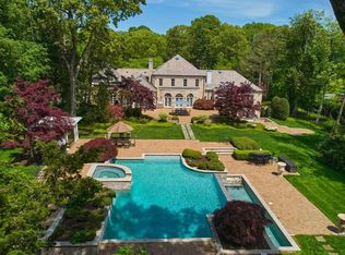 3 Pin Oak Ct, Glen Head, NY 11545