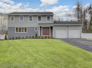 8 Sandybrook Rd, Manalapan, NJ 07726