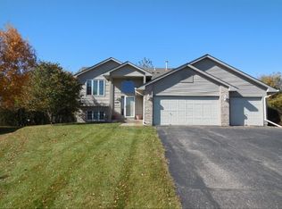 1100 Lyman Ct, Chanhassen, MN 55317