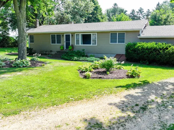 1727 Highway 67, Clinton, IA 52732