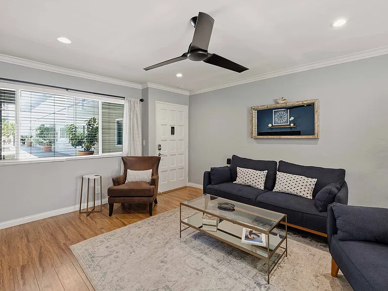 2411 Prospect Ave #109 — Photo 4