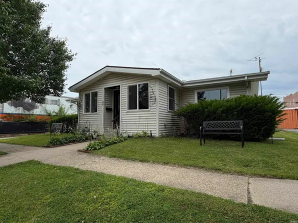 88 1st St SE, Linton, IN 47441