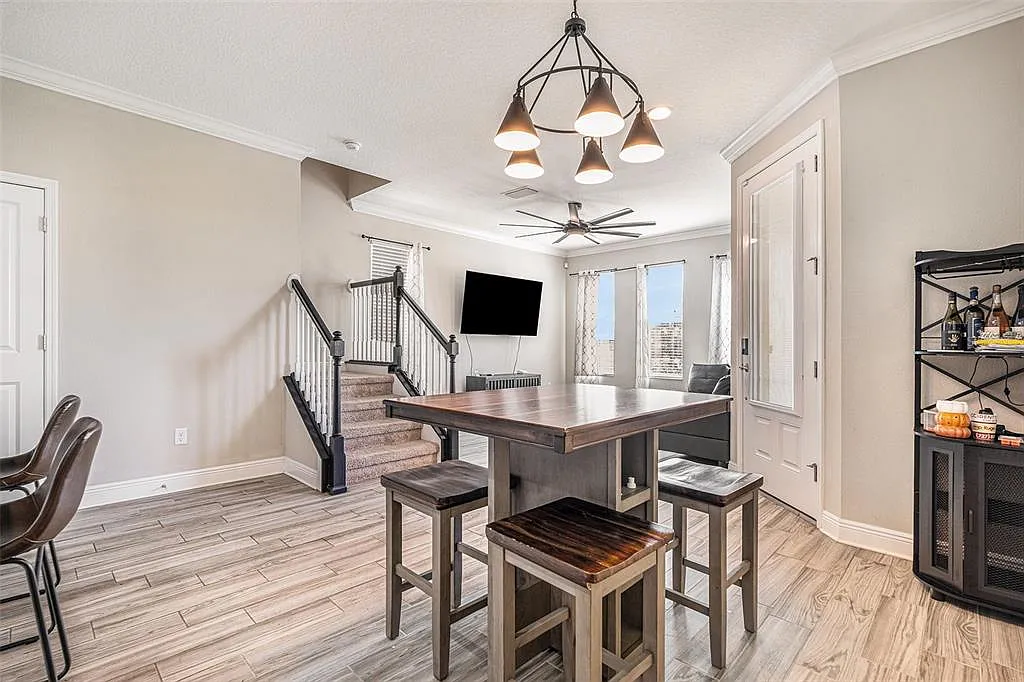 3 bed, 2.5 bath, 1617 sqft, $2,800 — Photo 3