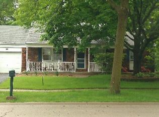 1037 Aspen Dr, Buffalo Grove, IL 60089
