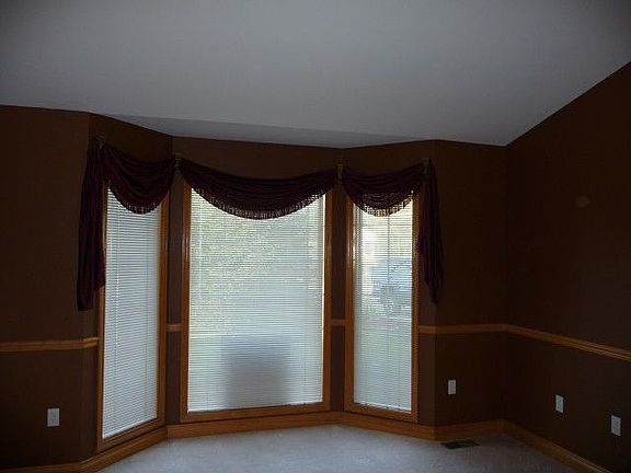 5th image of 409 W Aster Ct