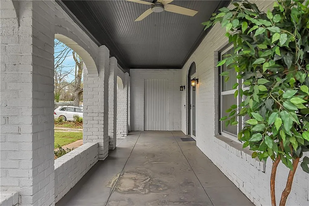 5 bed, 3.0 bath, 3262 sqft, $4,500 — Photo 2