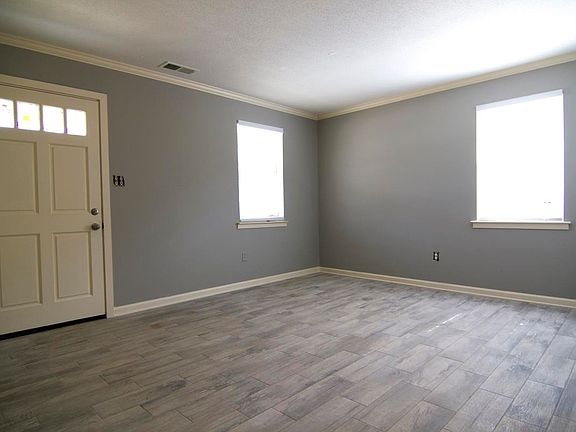 3rd image of 657 N Willett St