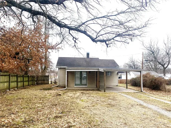 1121 E Main Cross St, Taylorville, IL 62568