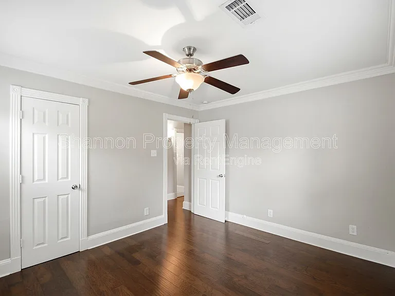 2207 Saxon Dr — Photo 28