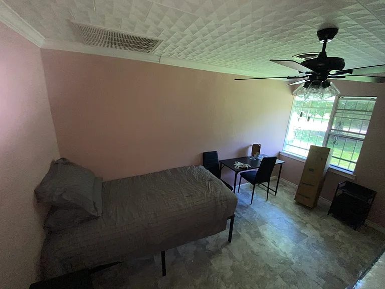 1025 Henderson Ave — Photo 17