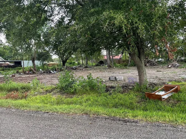8100 S Kilarney Dr, Beaumont, TX 77705