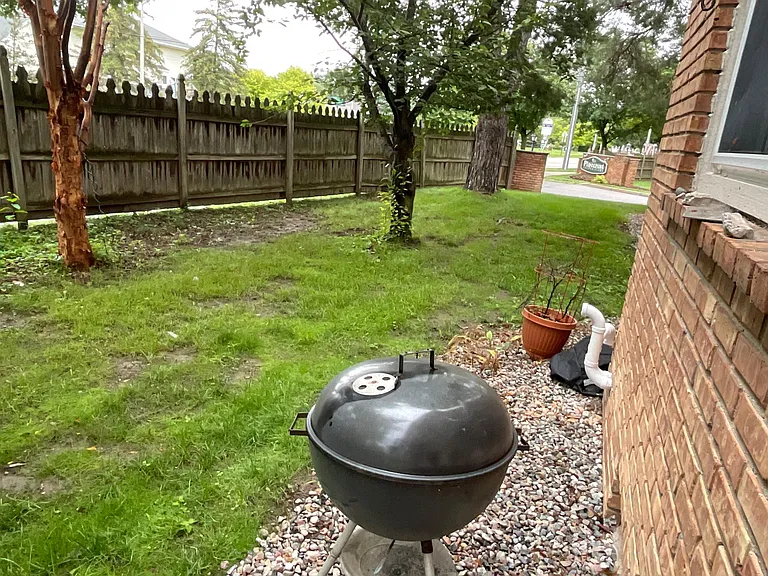 951 Barclay Ln — Photo 11