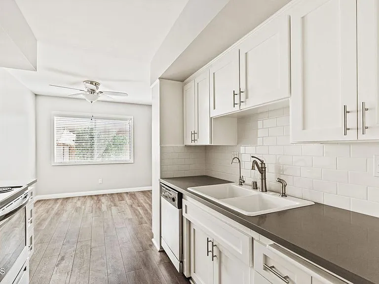460 E Cypress Ave #C — Photo 2