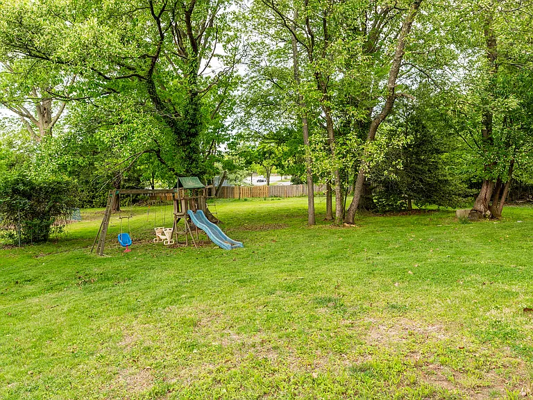 610 Saxer Ave — Photo 35