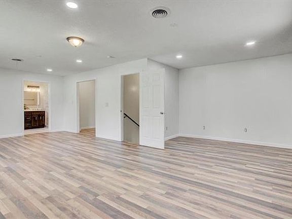 4th image of 4327 McFarland Cir