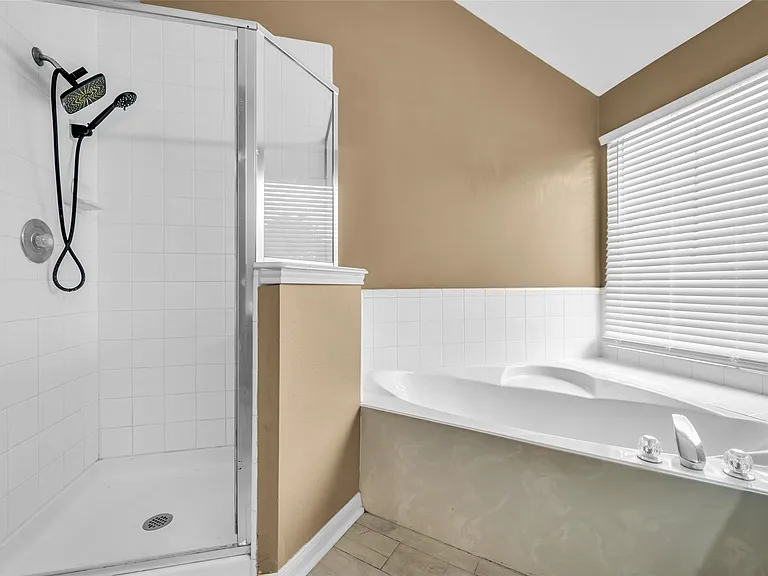 1046 Willersley Ln — Photo 12