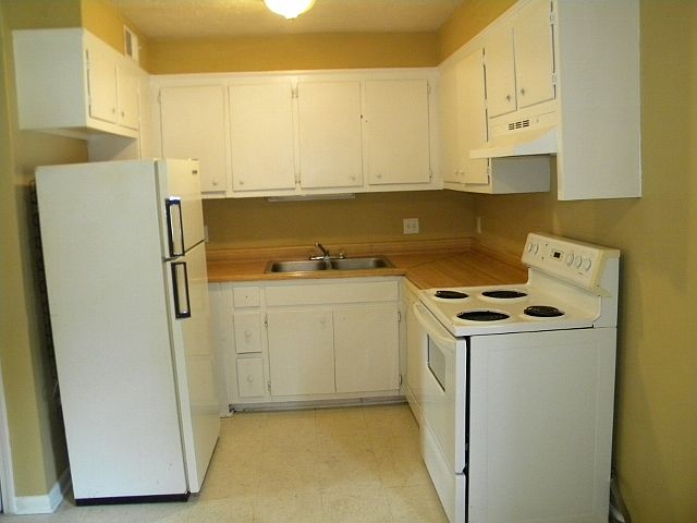 2nd image of 101 College Walk APT C