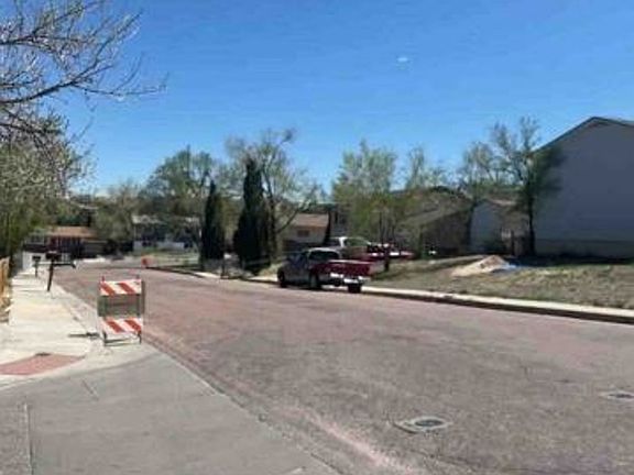 Exterior Neighborhood (street photo)