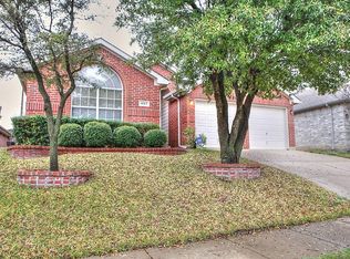 407 E Whitener Rd, Euless, TX 76040