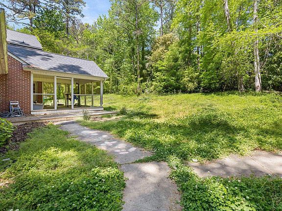 4th image of 319 Brookside Dr