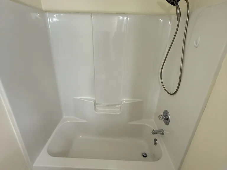 33 Cheltenham Dr — Photo 8