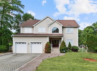 25 Philips Mill Dr, Middletown, NJ 07748