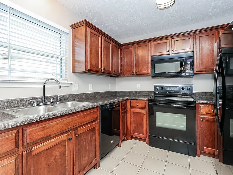 607 Rock Glen Trce — Photo 9
