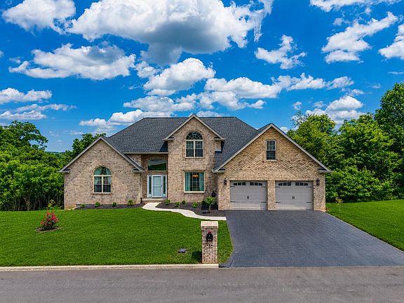 2nd image of 602 Knoll Ln