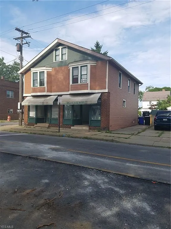 3673 W 130th St photo 1