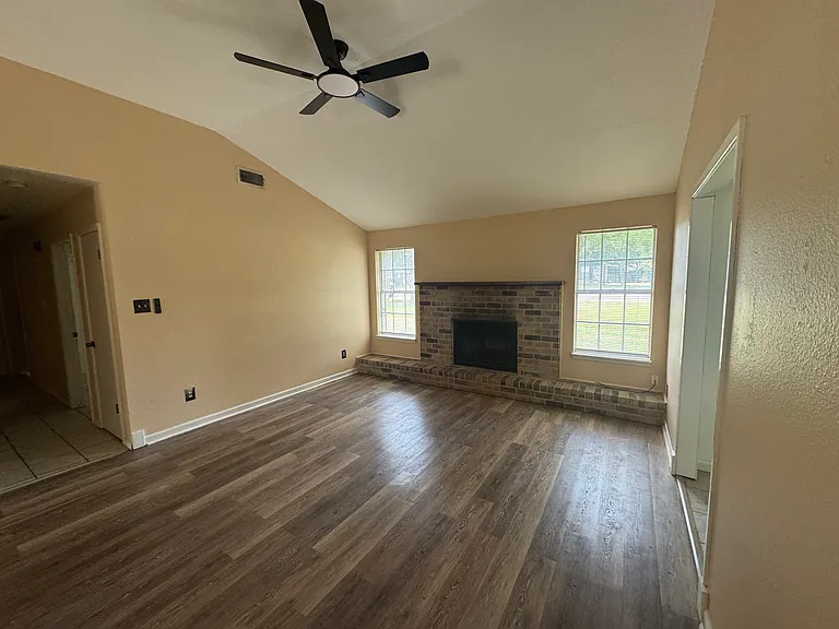 538 Karen Dr — Photo 11