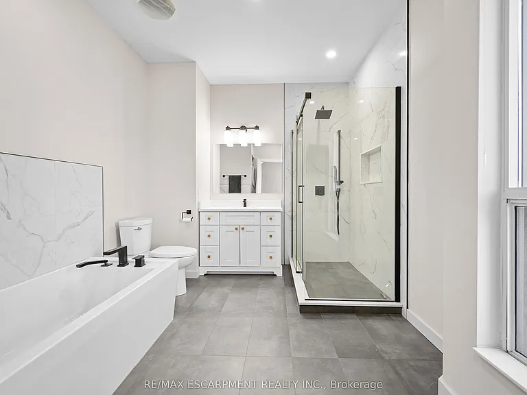 66 Bay St S #614 — Photo 28