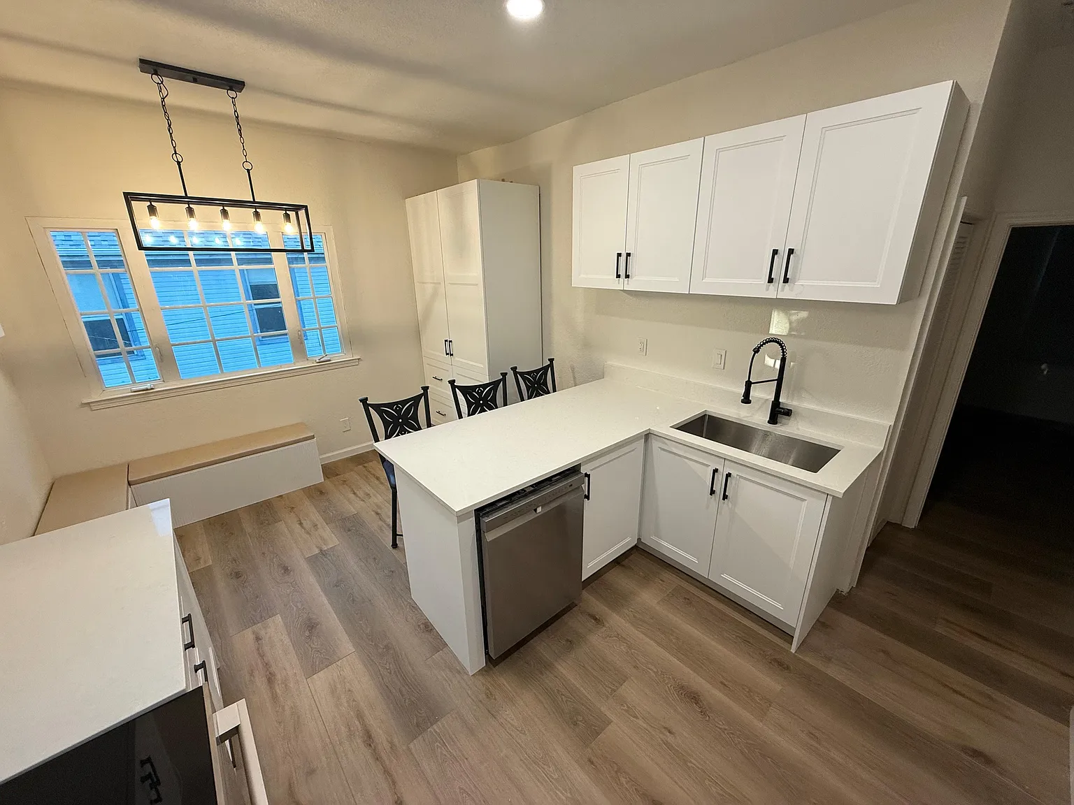 3 bed, 1300 sqft, $3,000 — Photo 2