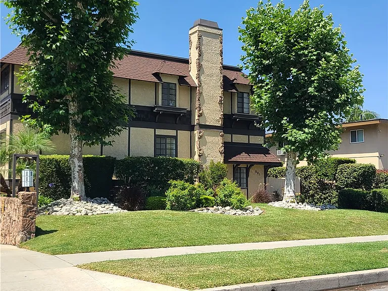 881 W Huntington Dr #G — Photo 2