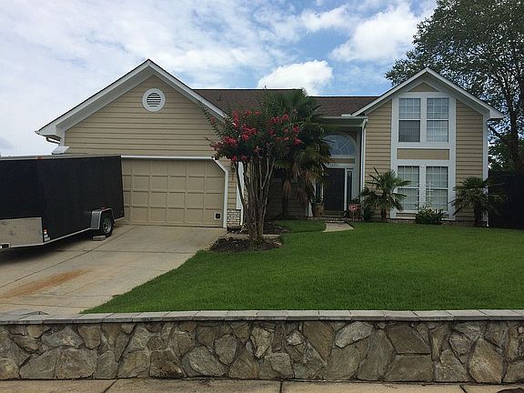 Street View of front yard