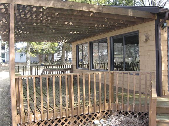 4th image of 9551 Lake Dr
