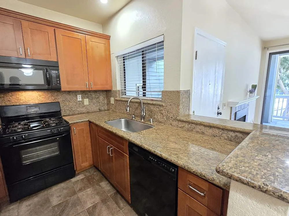 1 bed, 714 sqft, $2,580 — Photo 3
